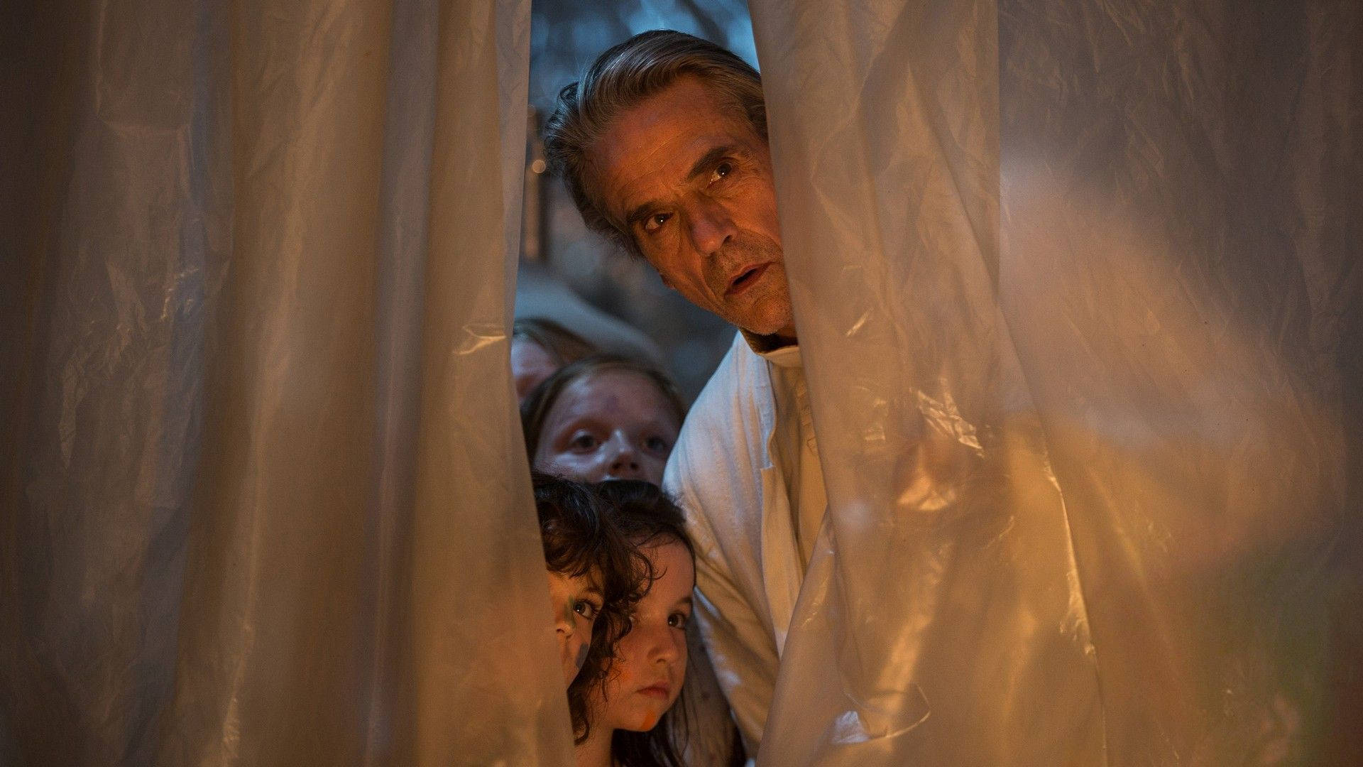 Jeremy Irons With Kids In Eragon Movie Background