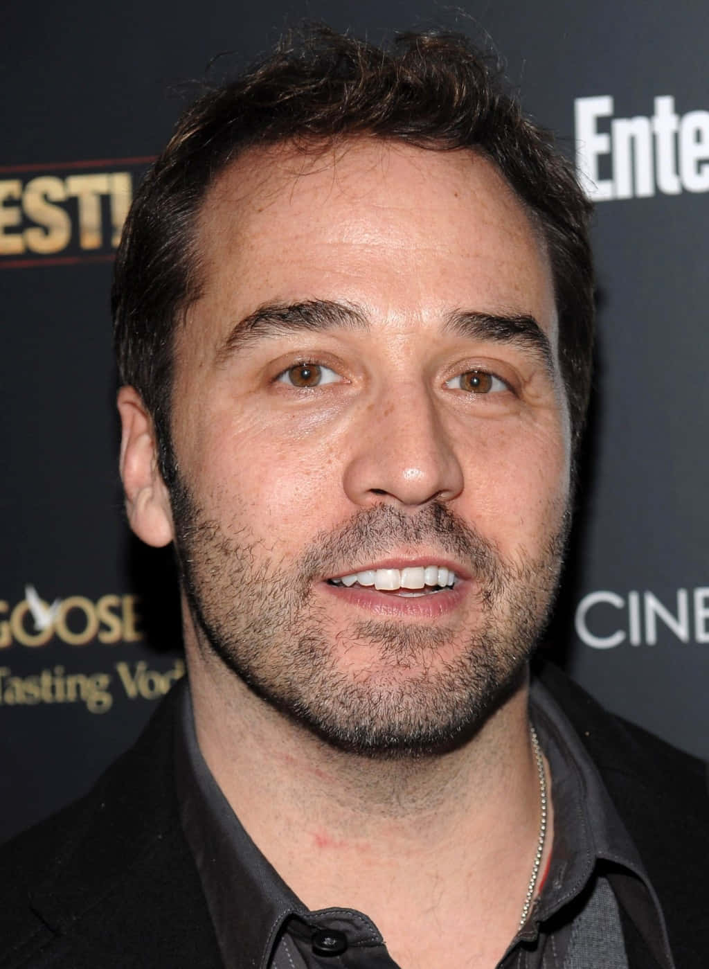 Jeremy Piven 1024 X 1399 Background