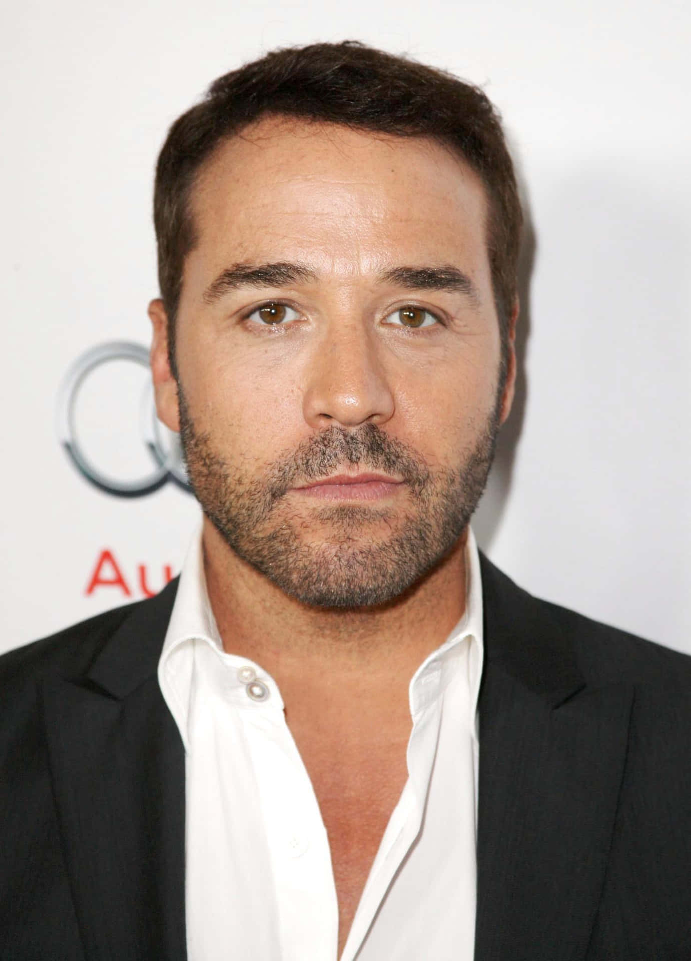 Jeremy Piven 1473 X 2048 Background