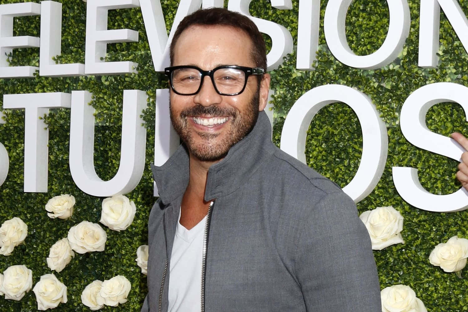 Jeremy Piven 1500 X 1000 Background