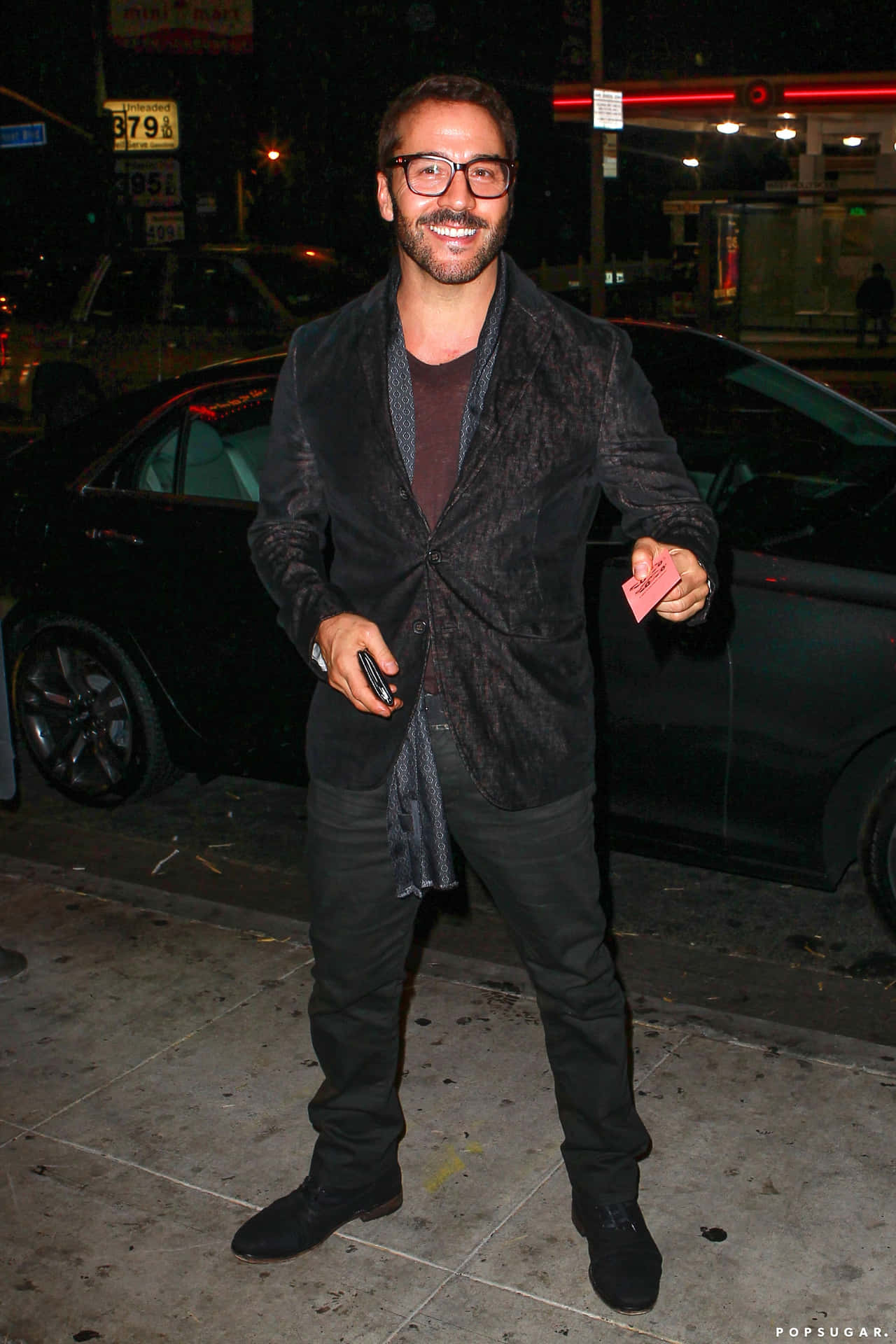 Jeremy Piven 2048 X 3072 Background
