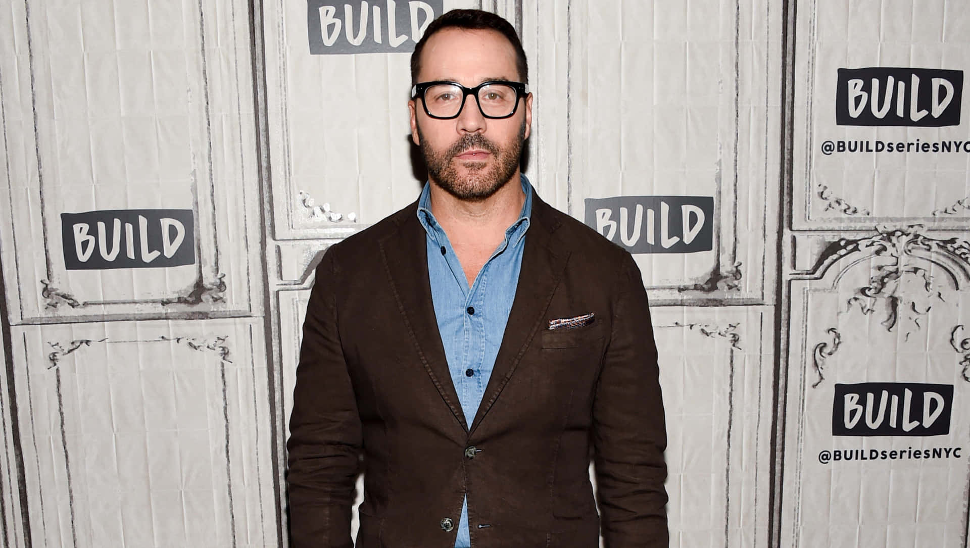 Jeremy Piven 3498 X 1976 Background