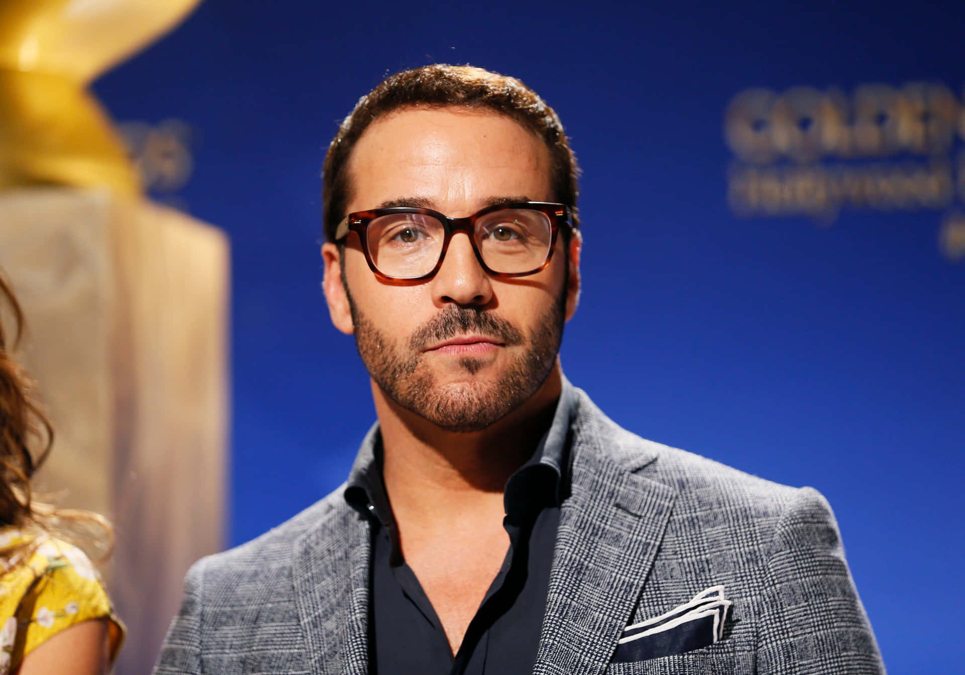 Jeremy Piven 3500 X 2449 Background