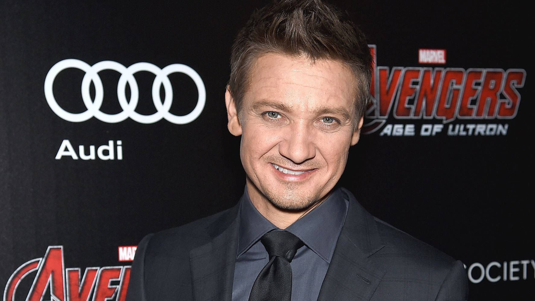 Jeremy Renner At An Event Background
