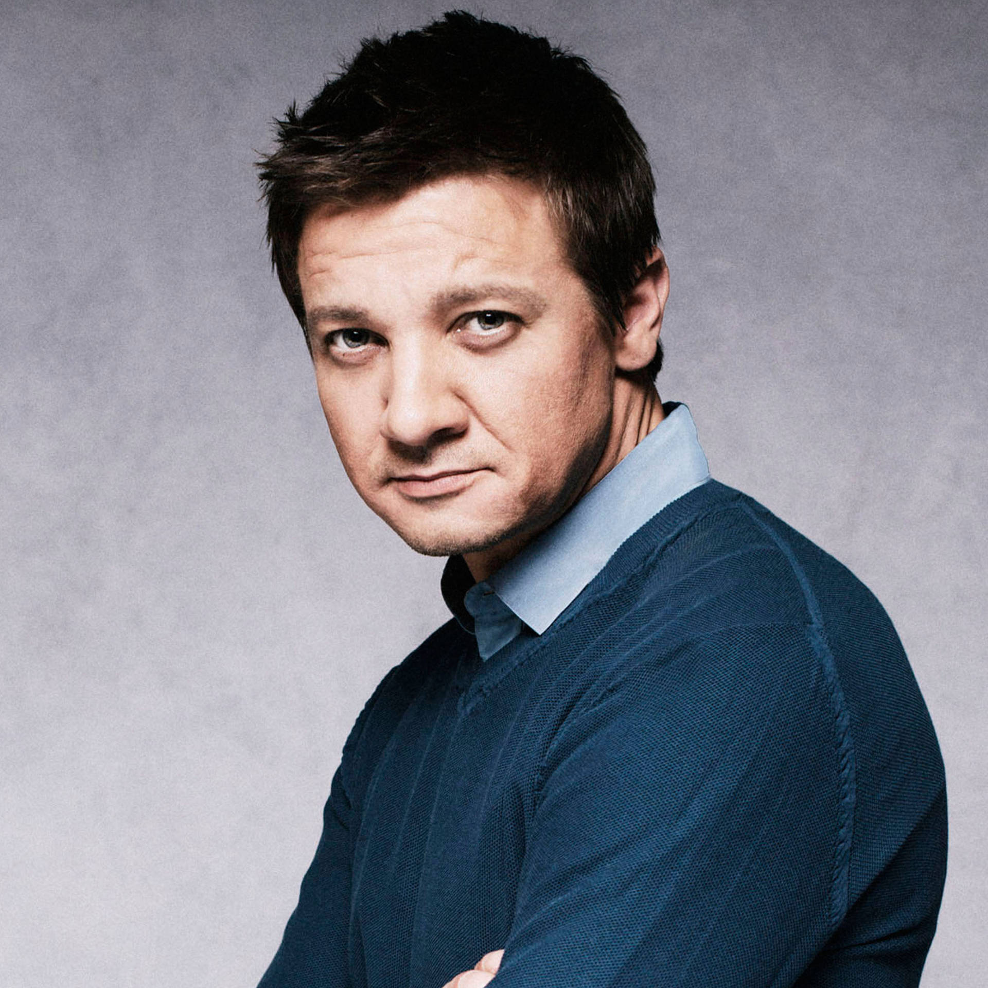 Jeremy Renner In Blue Long Sleeves Background