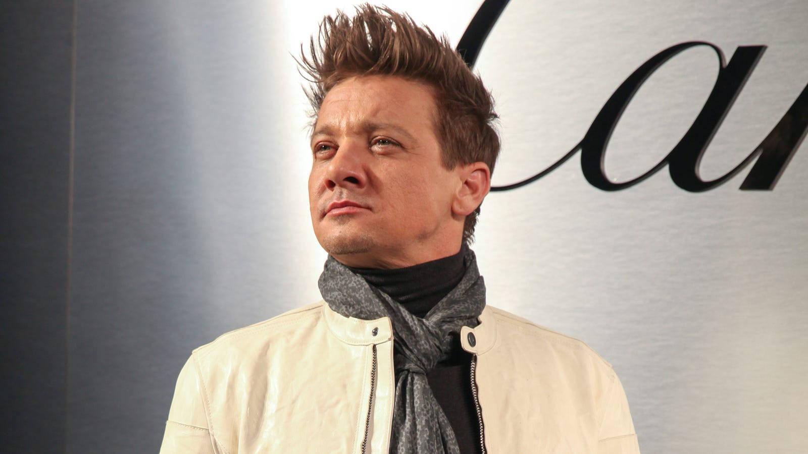 Jeremy Renner With A Scarf Background