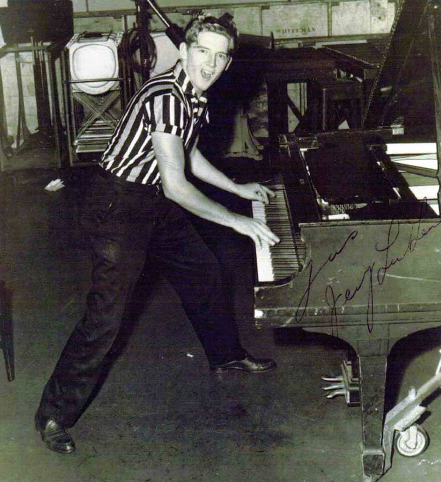 Jerry Lee Lewis Happily Singing Signature Background