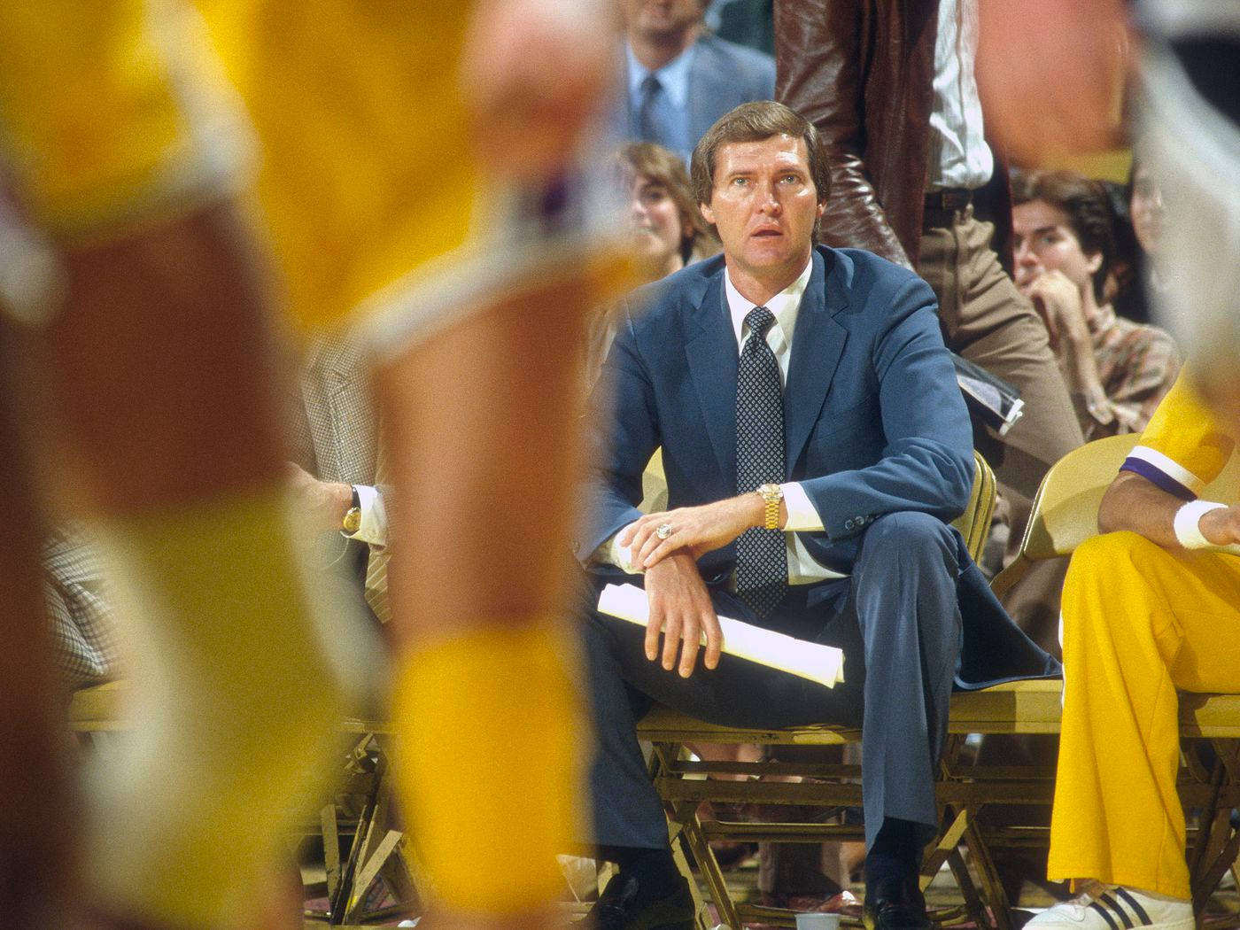 Jerry West Head Coach Lakers 1977 Nba Game Background