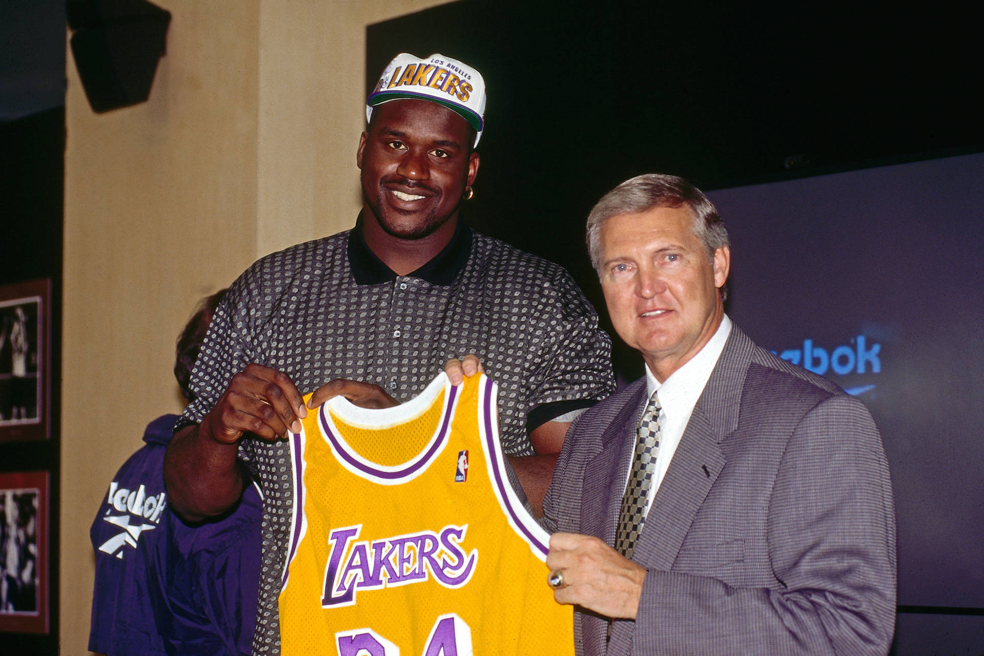 Jerry West Shaquille O'neal Sign With Lakers Background