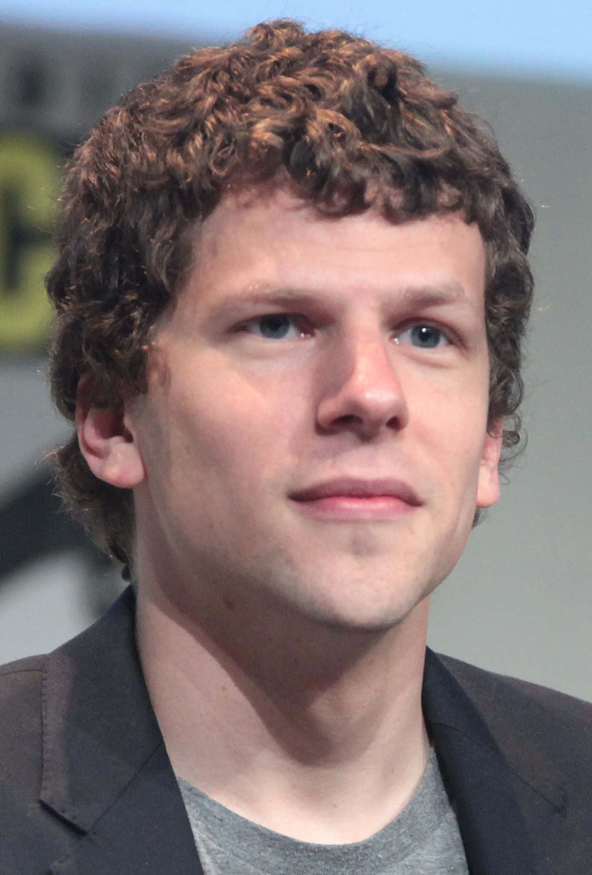 Jesse Eisenberg 1200 X 1774 Background
