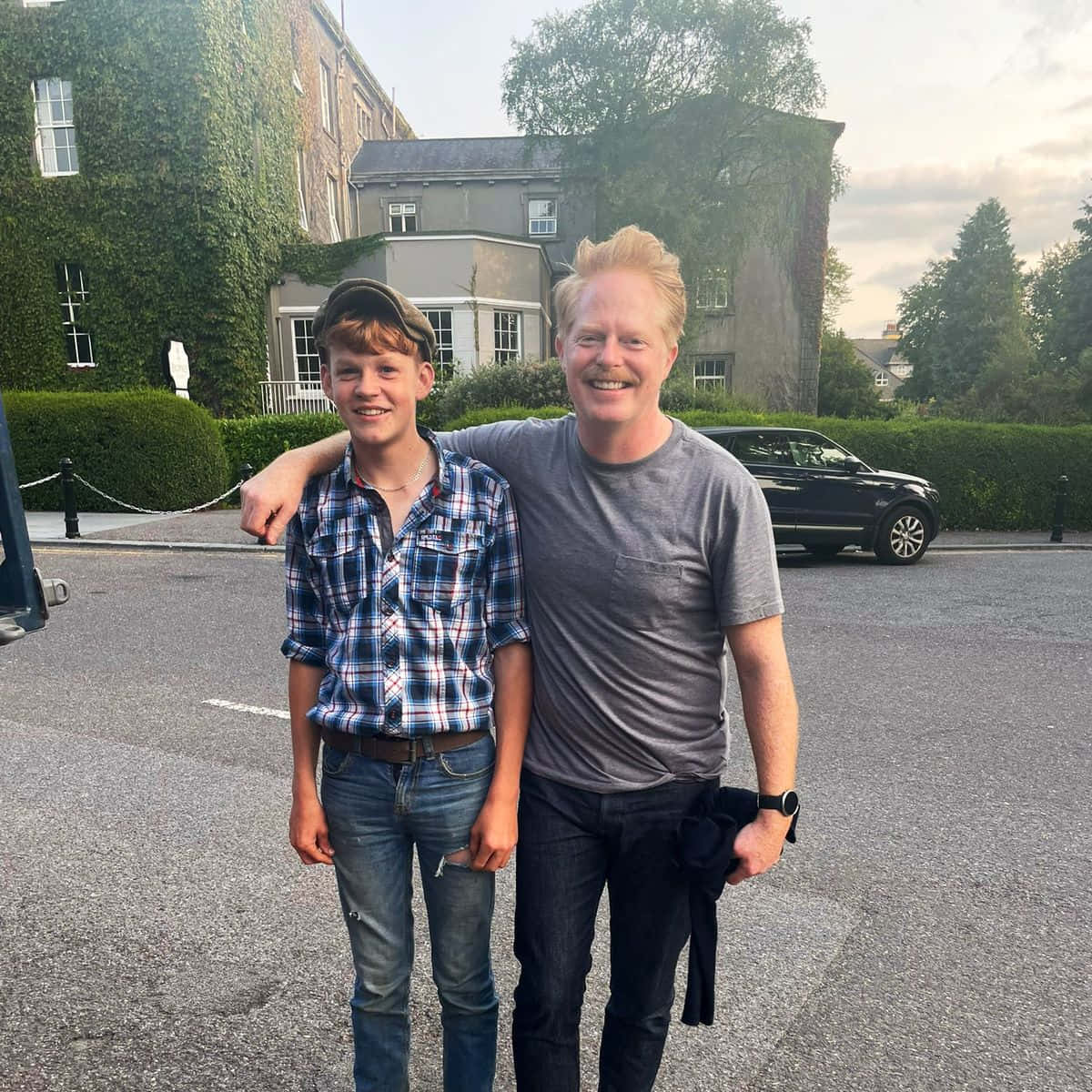 Jesse Tyler Ferguson 1200 X 1200 Background