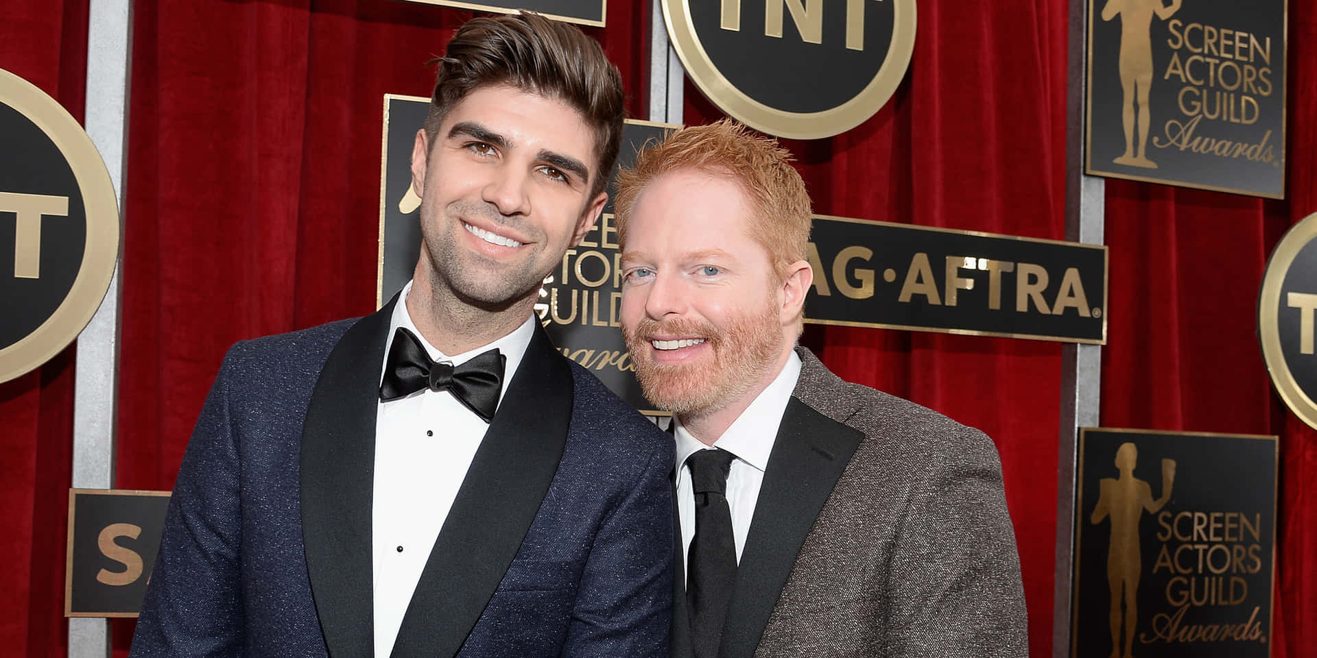 Jesse Tyler Ferguson 2400 X 1200 Background