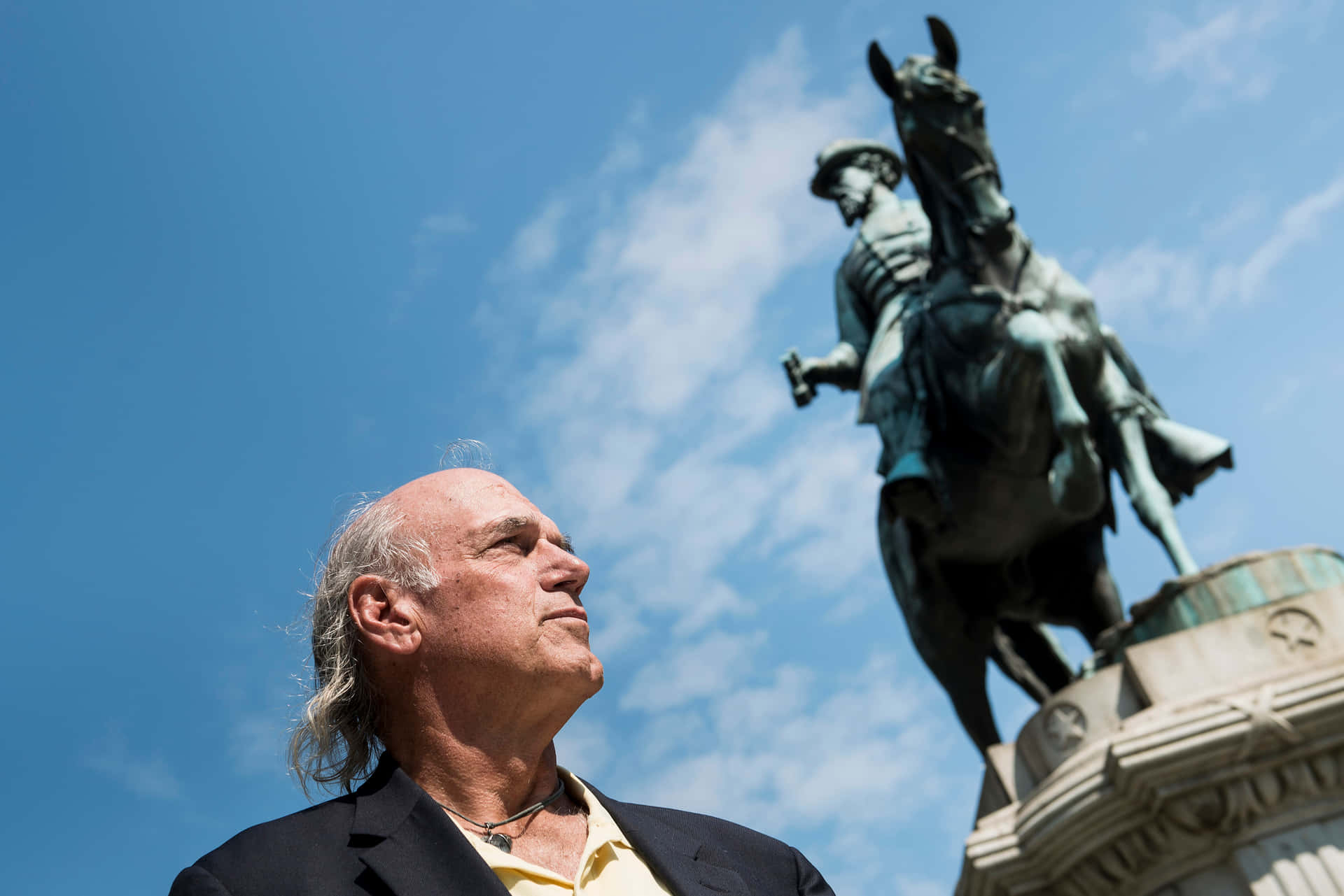 Jesse Ventura Stands Next To King George Statue