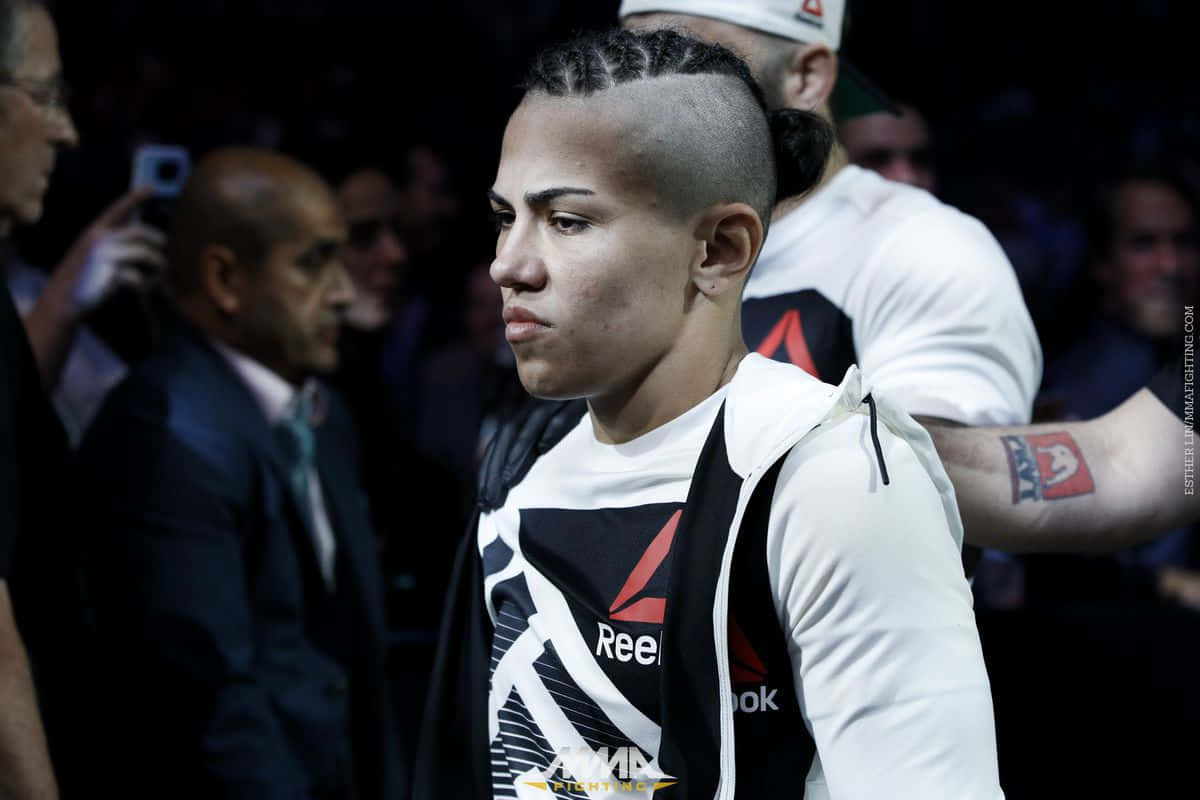 Jéssica Andrade Walking Against Crowd