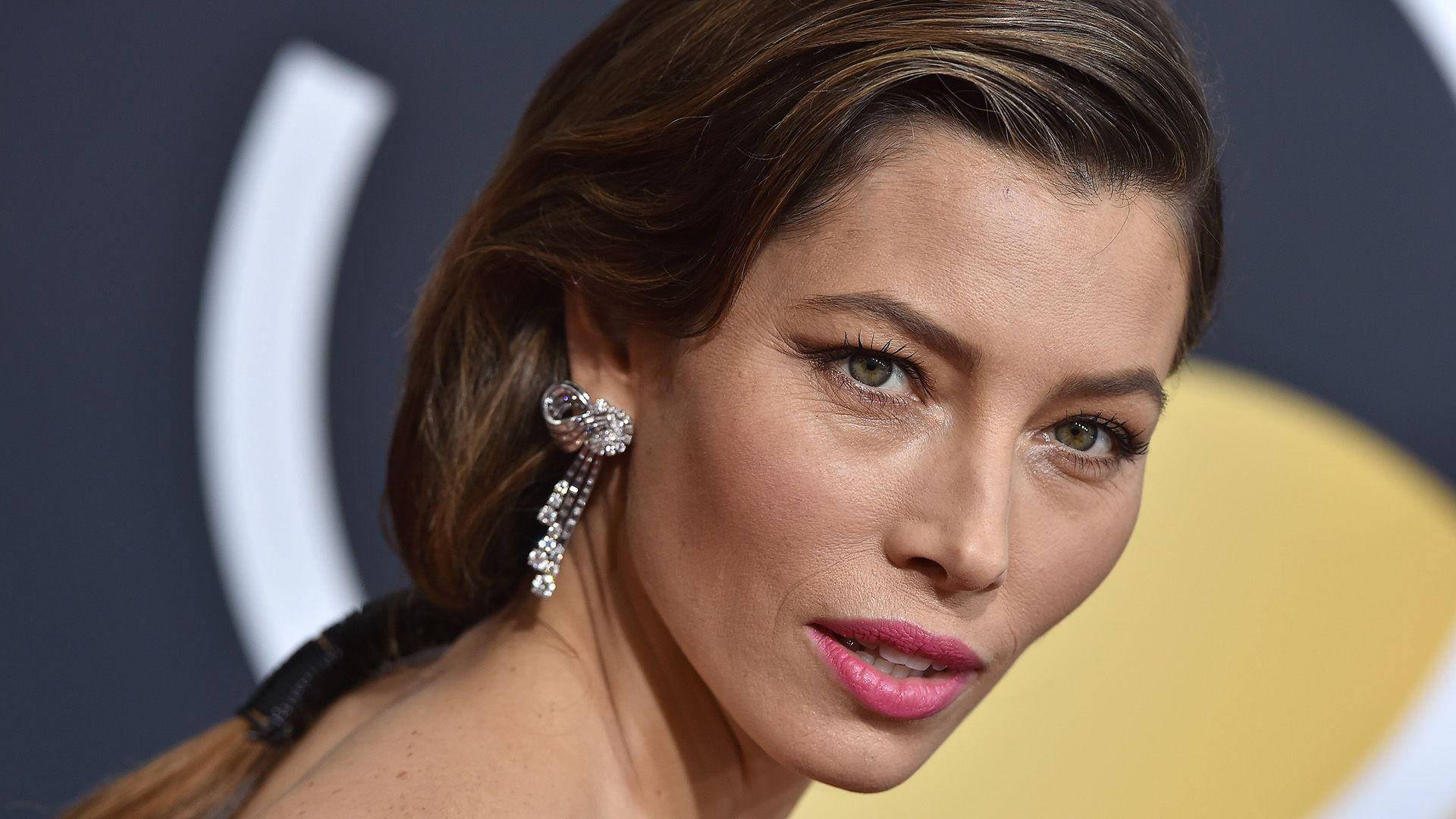 Jessica Biel 2018 Golden Globes Red Carpet Background