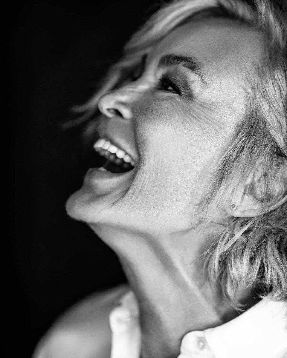 Jessica Lange Grinning Heartily Background