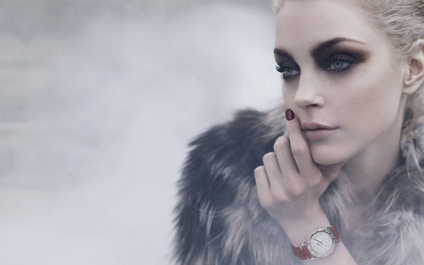 Jessica Stam Dons An Elegant Fur Coat Background