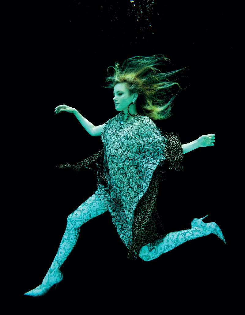 Jessica Stam Floating In Water Background
