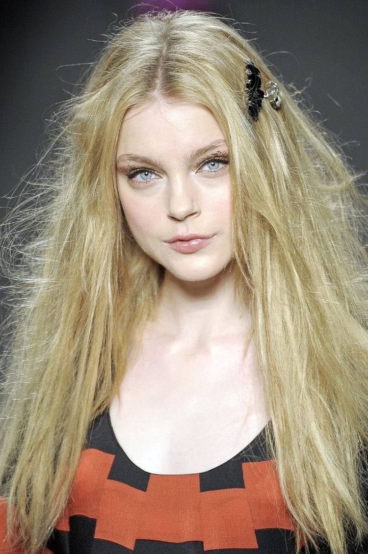 Jessica Stam Messy Hairstyle Background