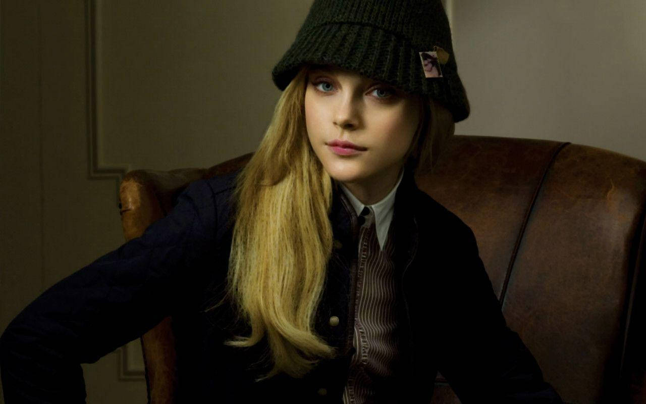 Jessica Stam Stunning In Knitted Bucket Hat Background