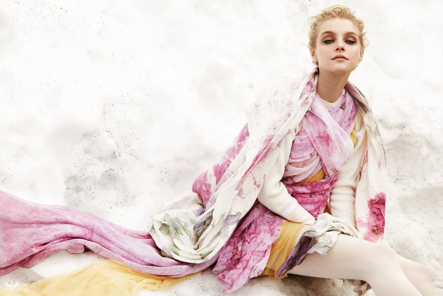Jessica Stam White And Pink Outfit Background