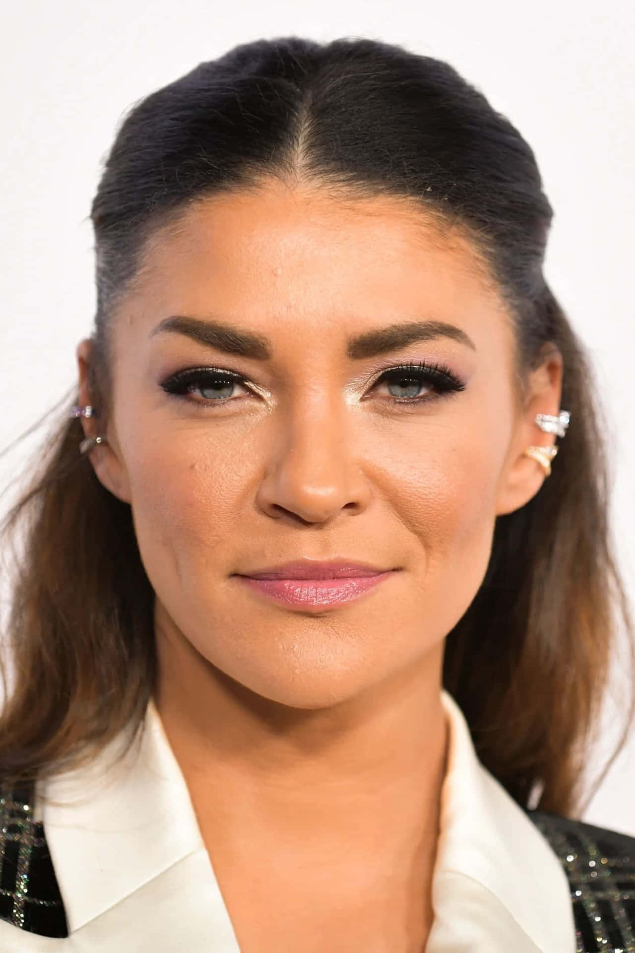 Jessica Szohr Glowing In A Chic Outfit
