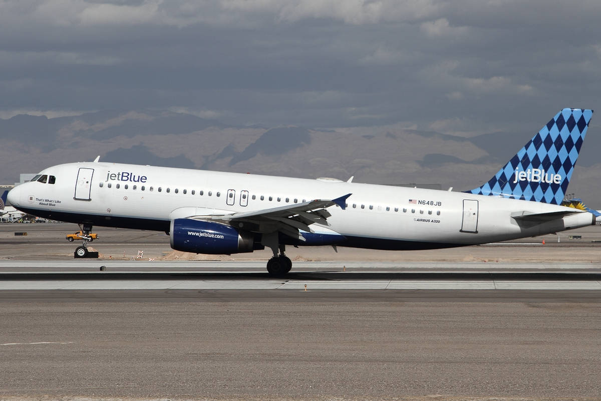 Jetblue Airways Airlines Clear Runway Background