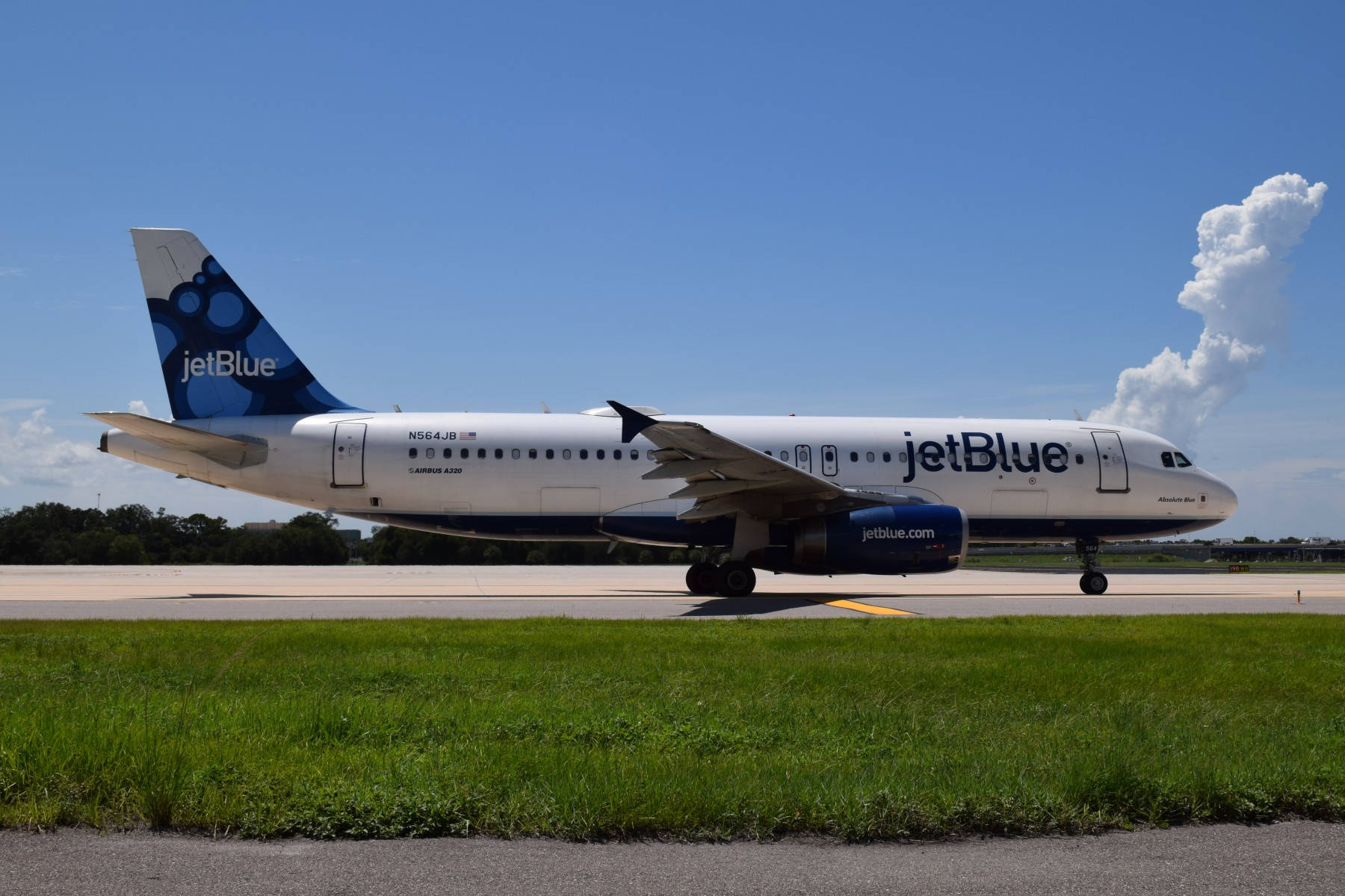 Jetblue Airways Airlines Runway Grass Field Background