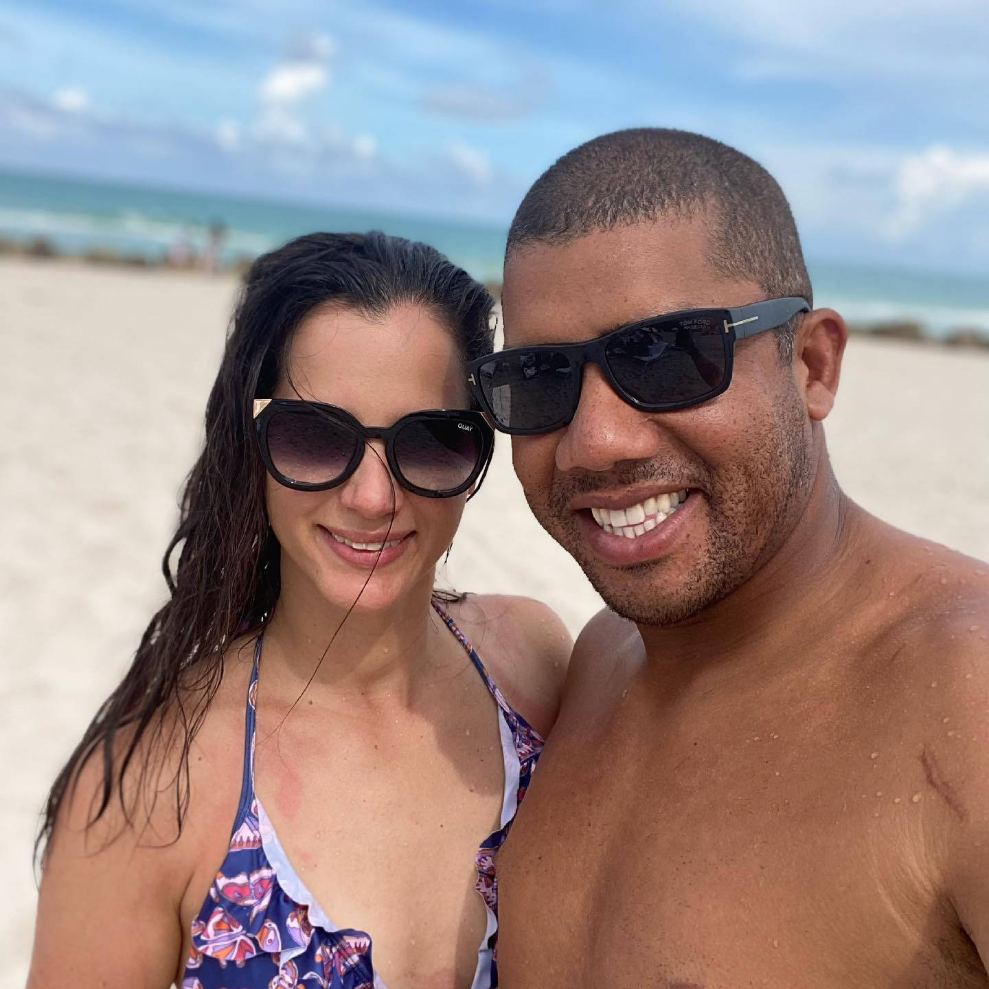 Jhonattan Vegas And Wife Beach Selfie Background