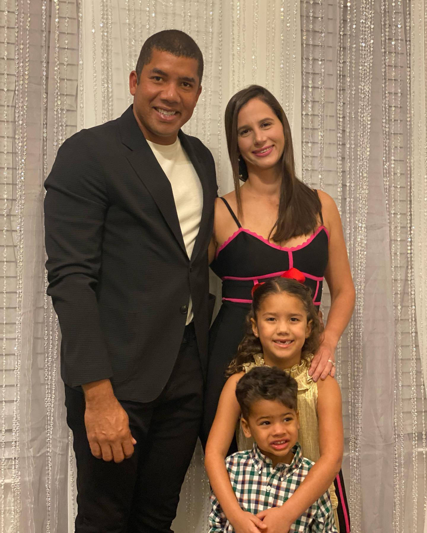 Jhonattan Vegas Wife And Two Kids Background