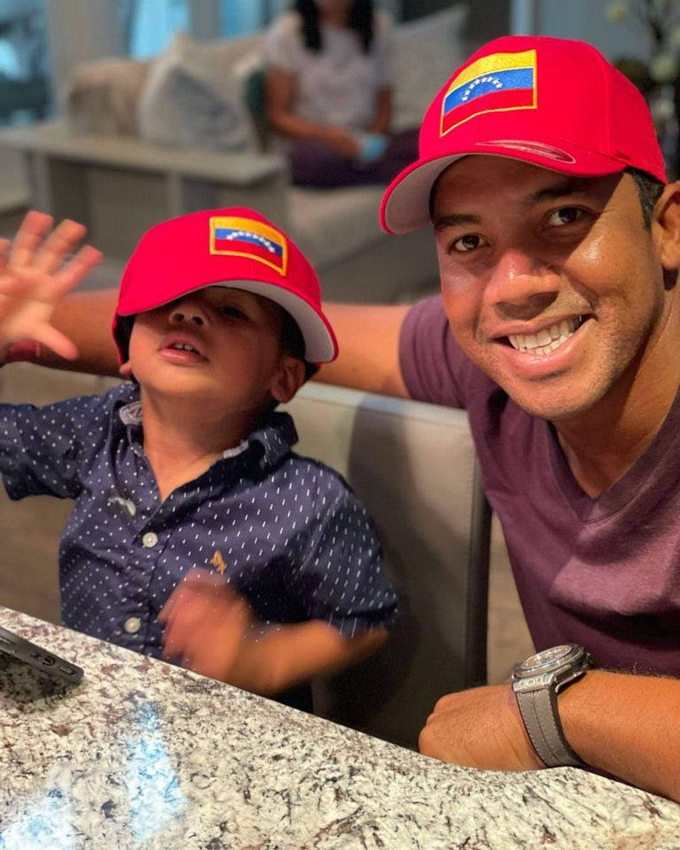 Jhonattan Vegas With His Son Background