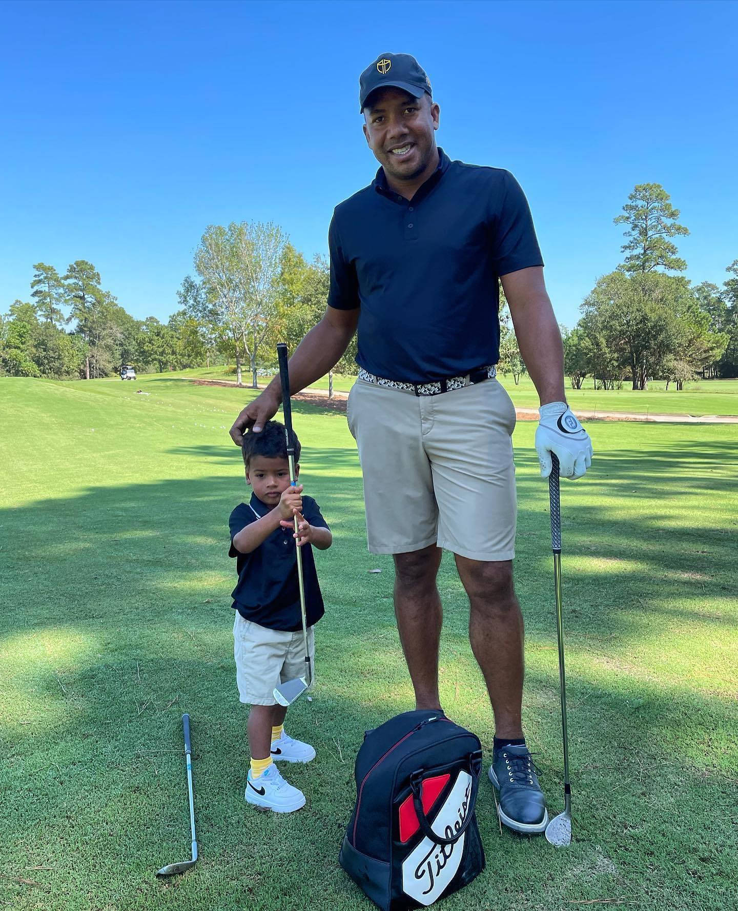 Jhonattan Vegas With Son On Golf Course Background