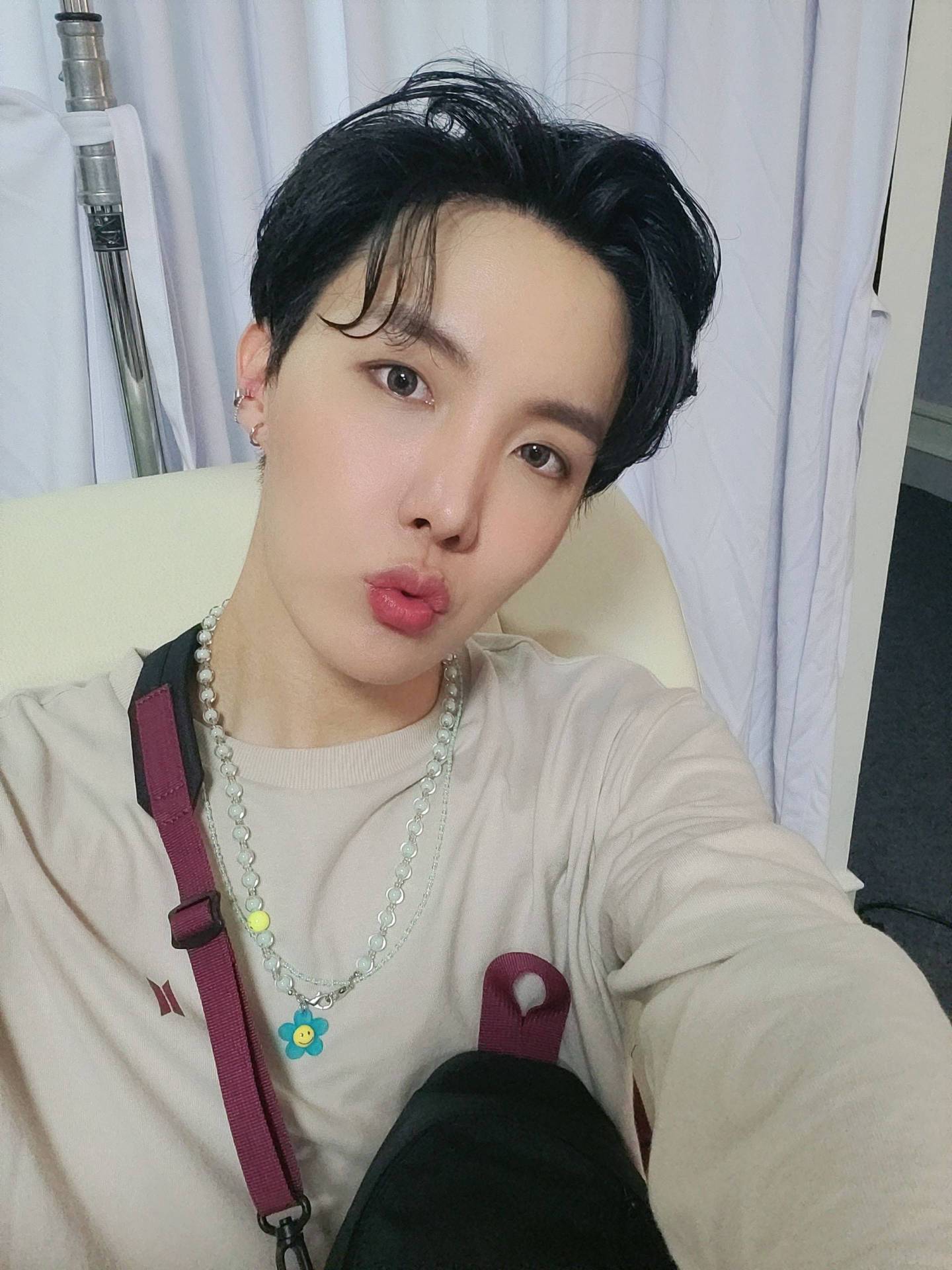 Jhope Cute Pout Selfie Background