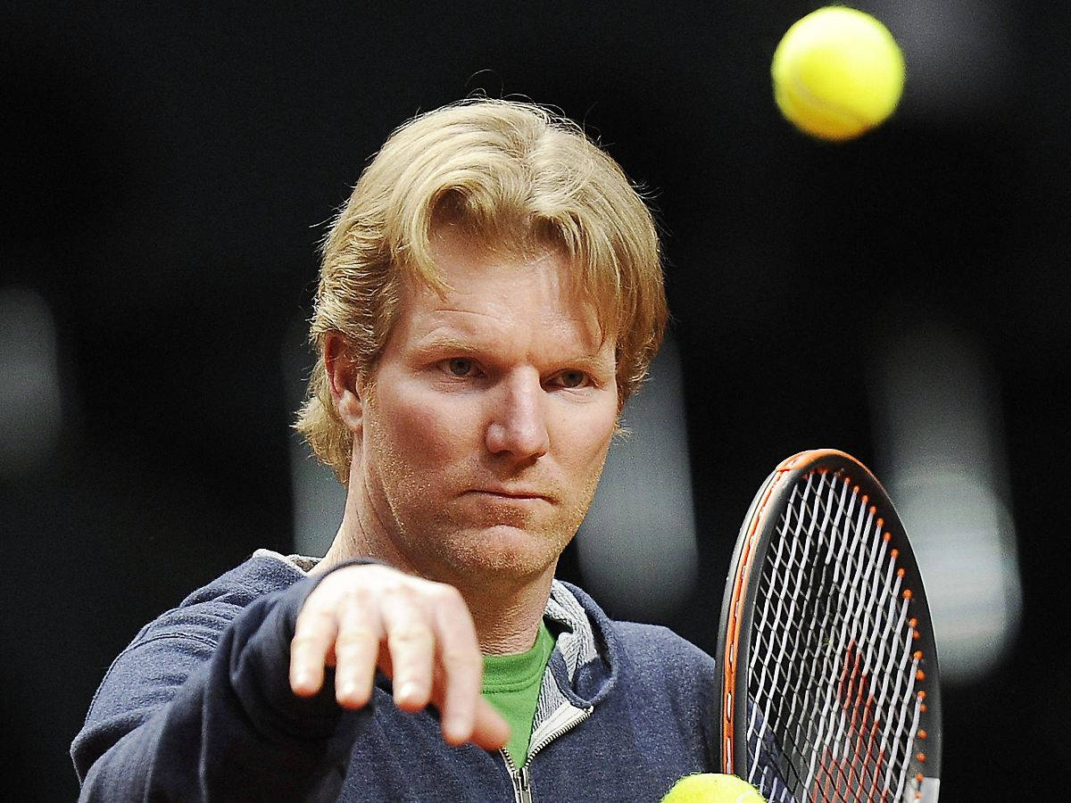 Jim Courier Playing Tennis Background