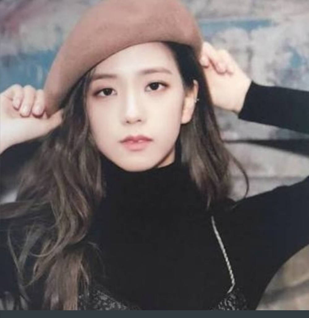 Jisoo Cute Wearing A Beret Hat Background