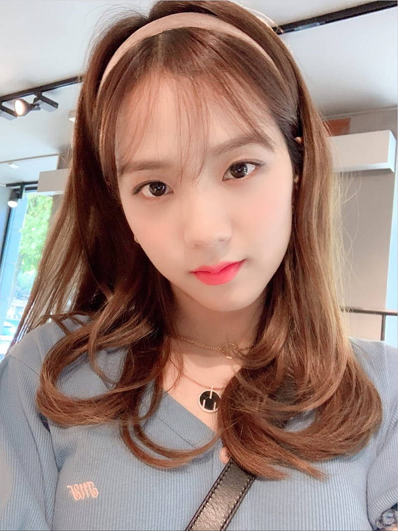 Jisoo Cute With A Hairband Selfie