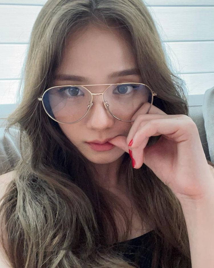 Jisoo Cute With Eyeglasses Background
