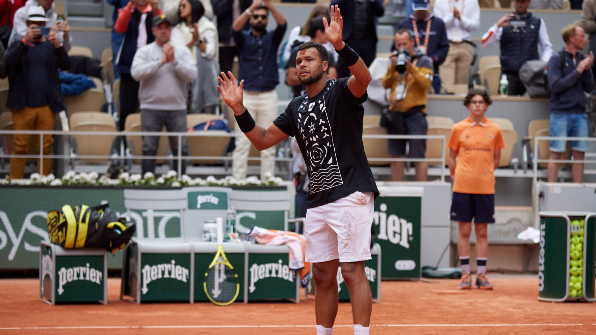 Jo-wilfried Tsonga, Celebrating His Triumph In Tennis Background