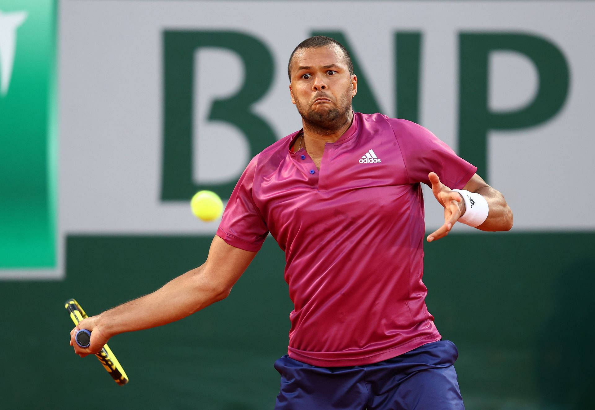 Jo-wilfried Tsonga Focused On The Ball Background