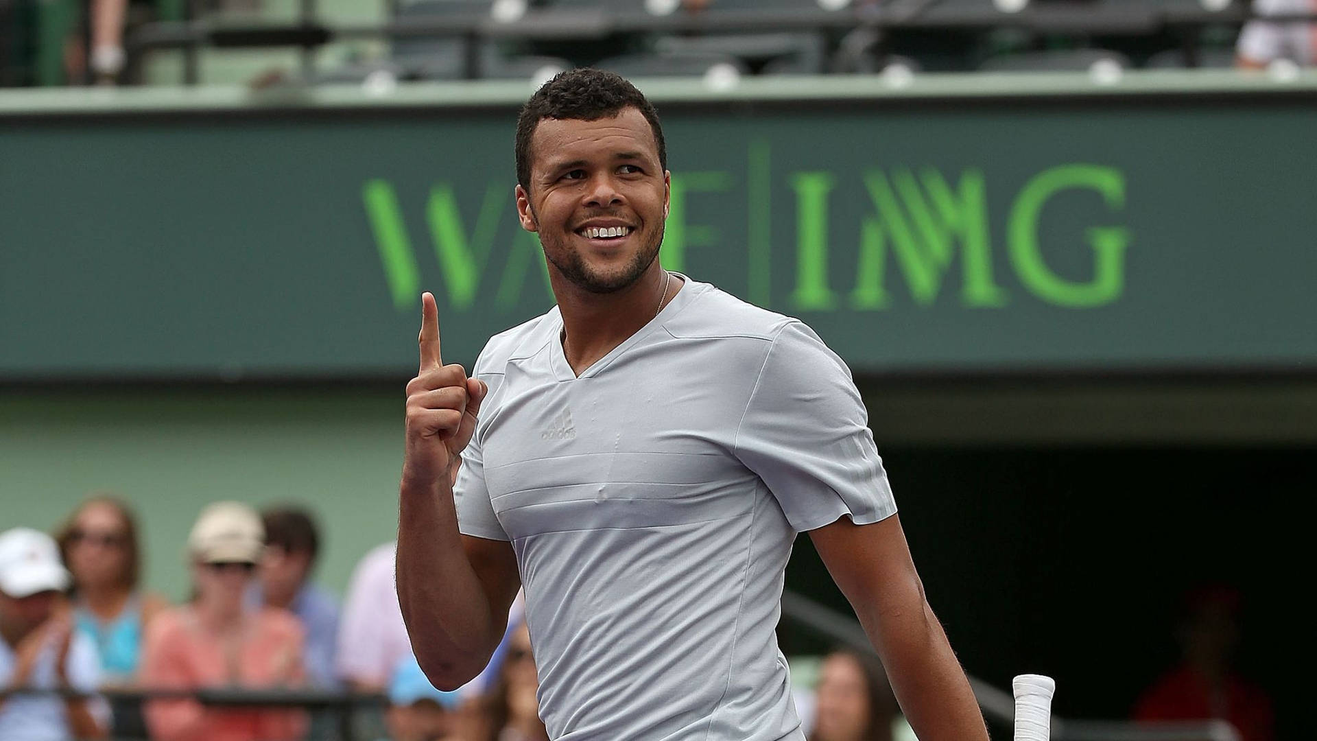 Jo-wilfried Tsonga One Finger Up Background