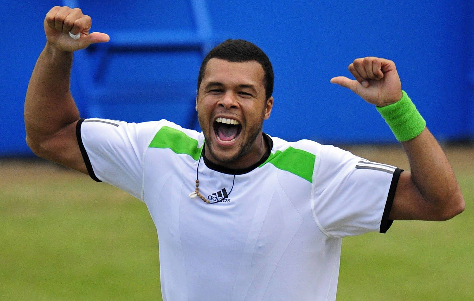 Jo-wilfried Tsonga Pointing At Himself Background