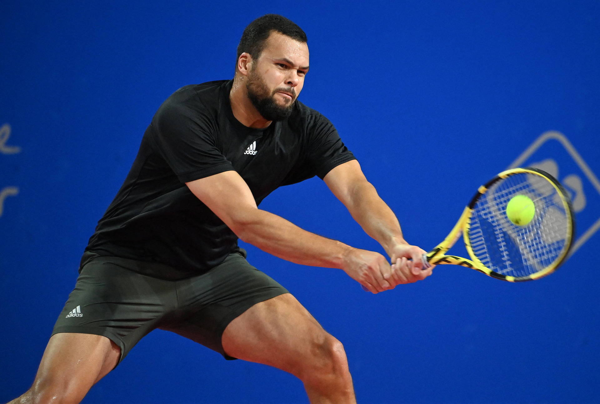 Jo-wilfried Tsonga Reaching Forward To Receive Background