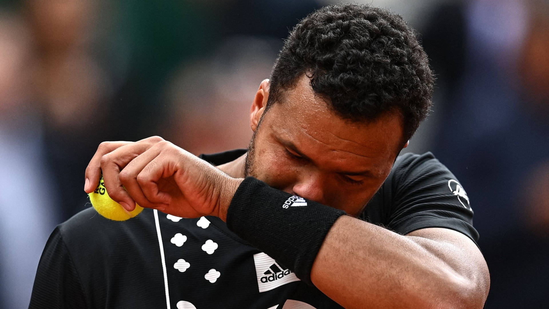 Jo-wilfried Tsonga Rubbing His Nose Background