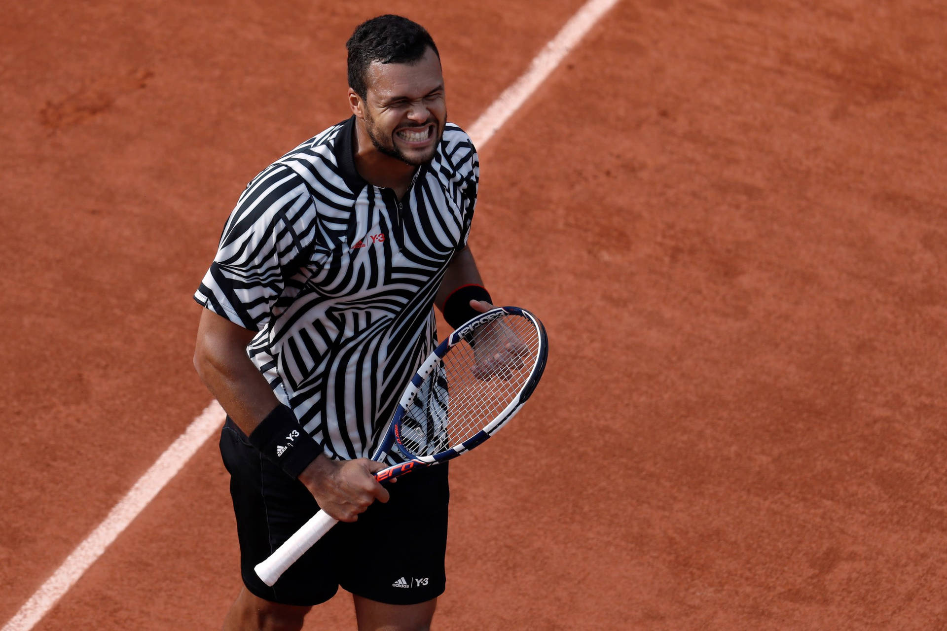 Jo-wilfried Tsonga Smiling And Happy Background