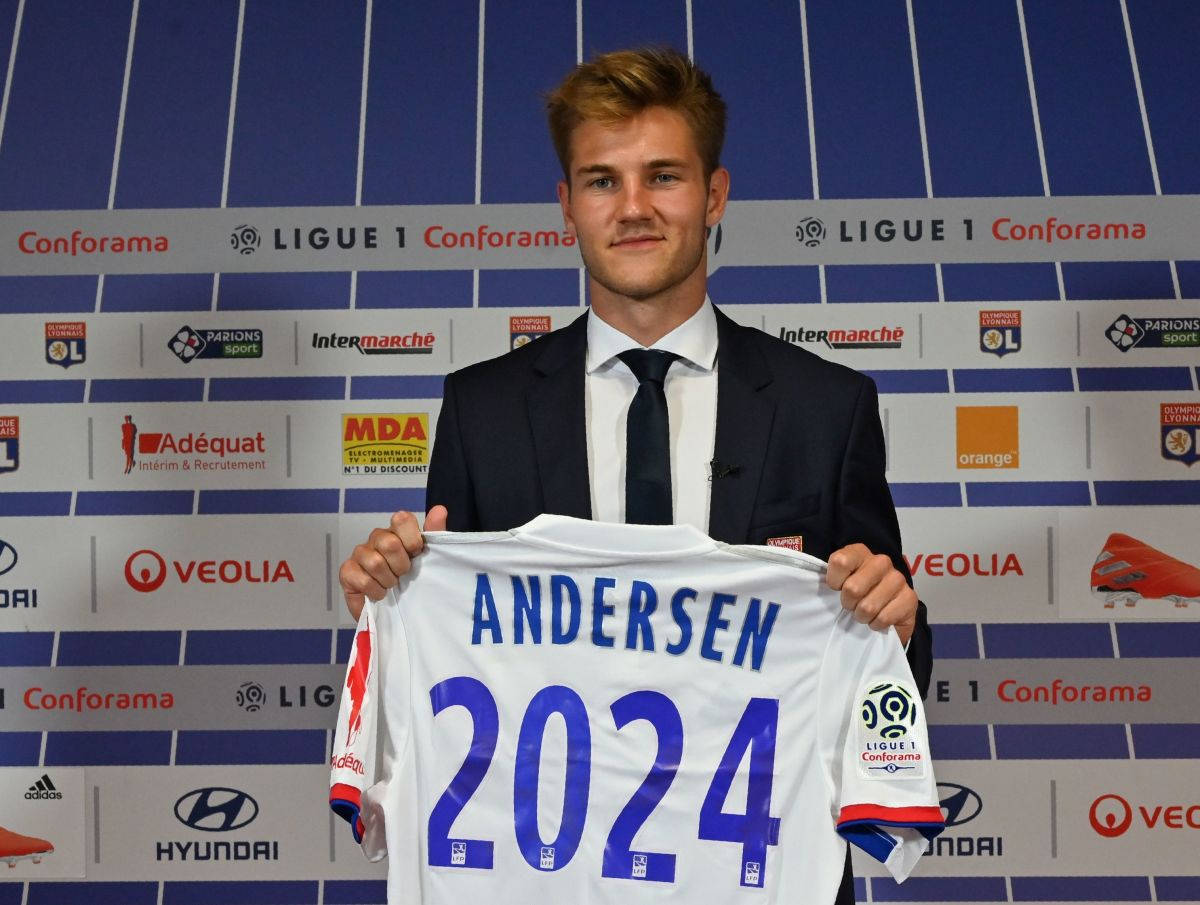 Joachim Andersen Holding Jersey