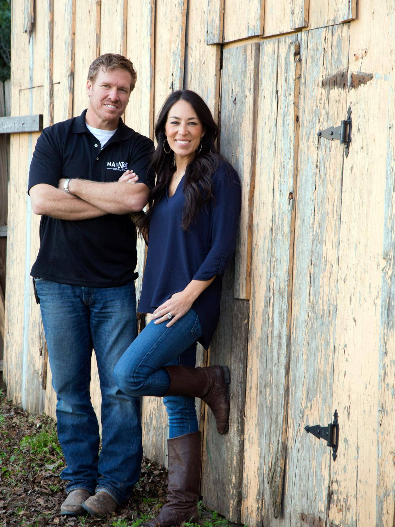 Joanna Gaines And Chip Repair Background