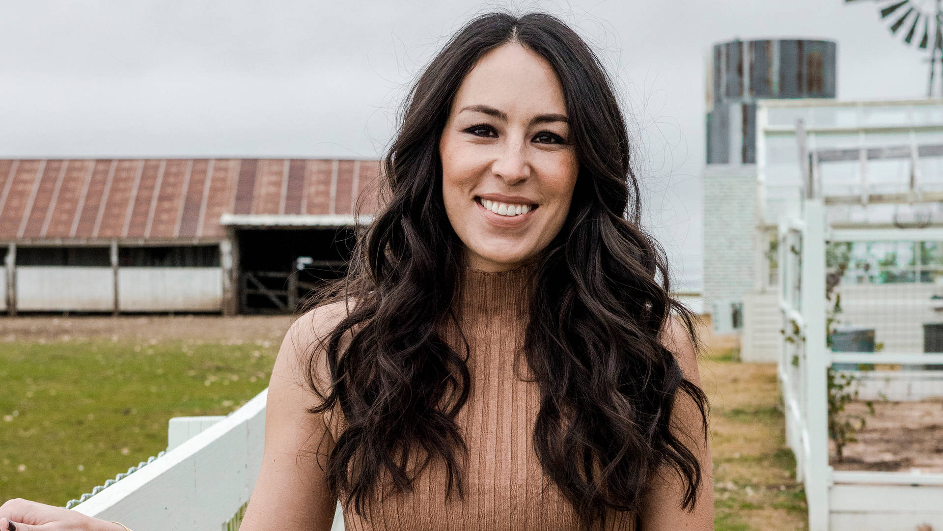 Joanna Gaines Curly Brown Hair Background