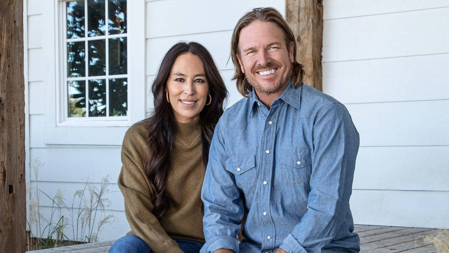 Joanna Gaines Smiling With Chip Background