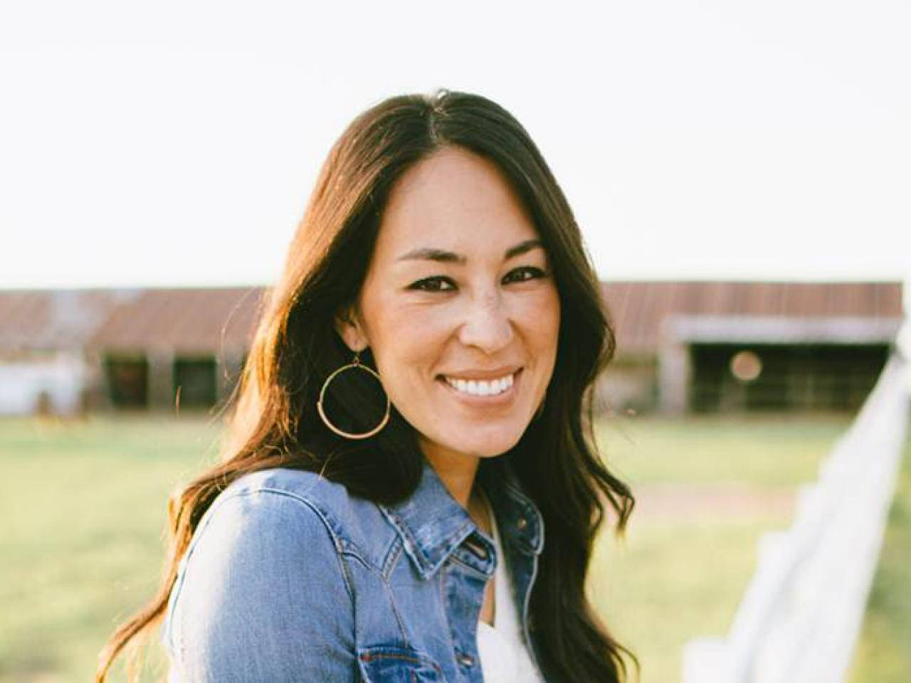 Joanna Gaines Sweet Smile Background