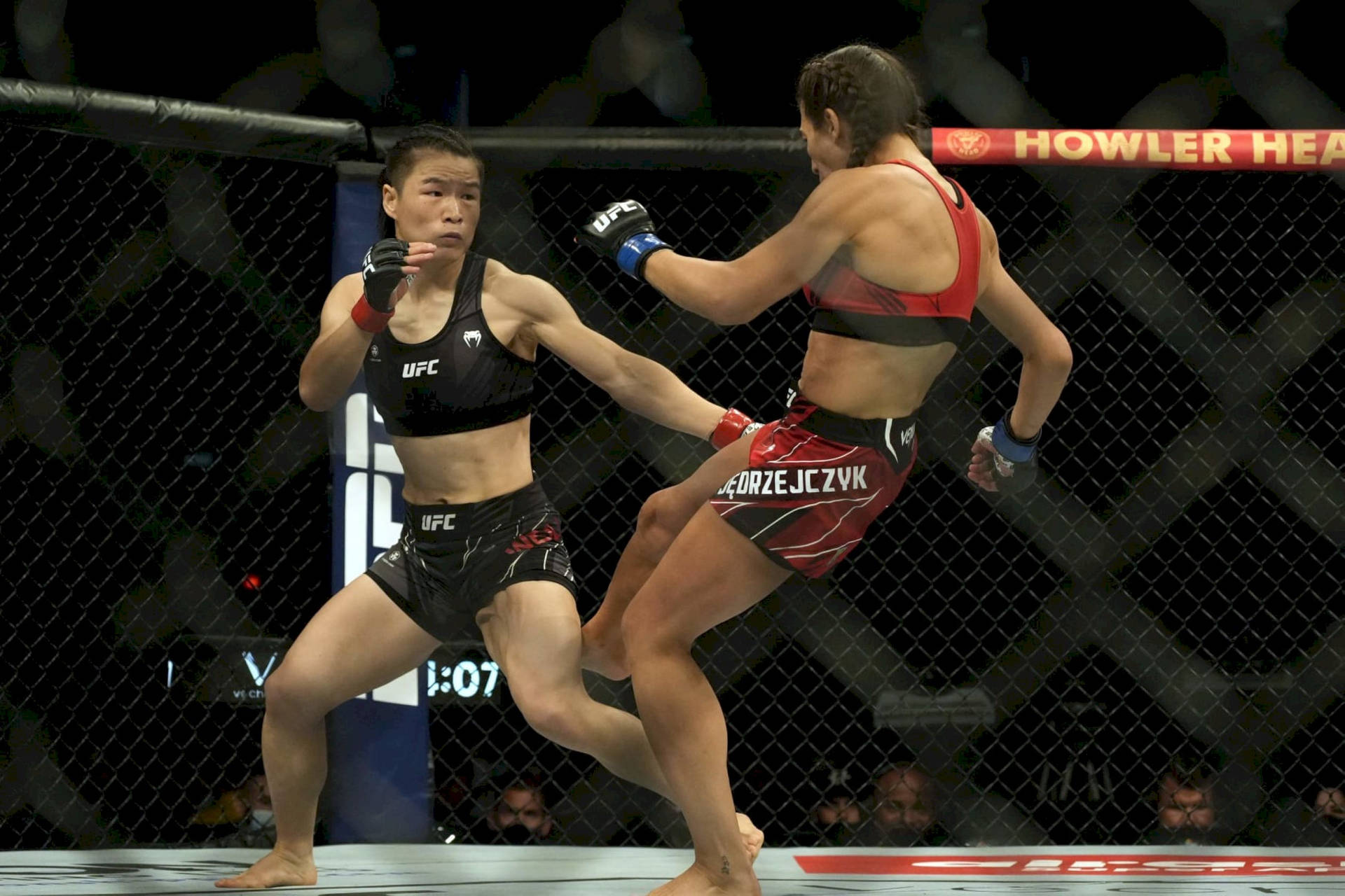 Joanna Jędrzejczyk Kicking Zhang Weili Background